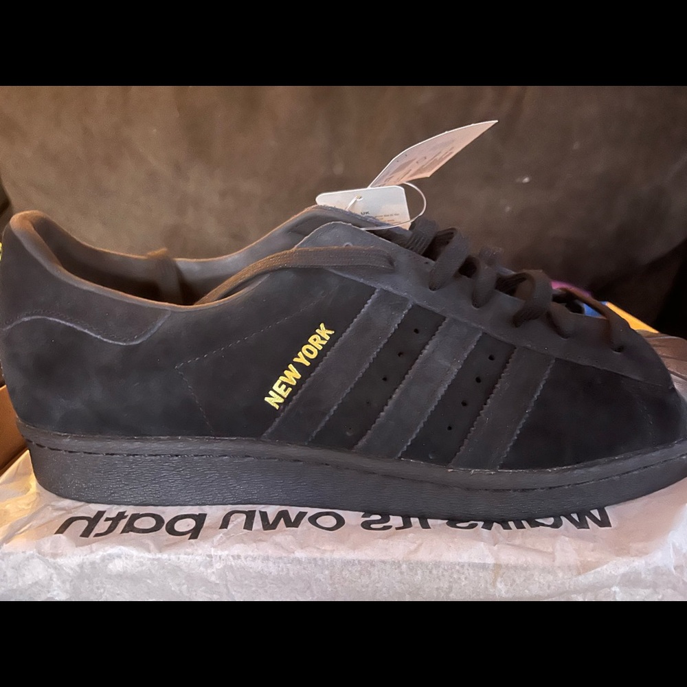 Adidas Pharrell superstar 80s Edition New York (Black) and London (Red)